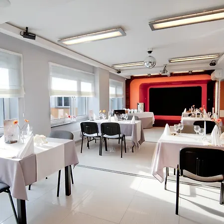 Mloda Europa Hotel *