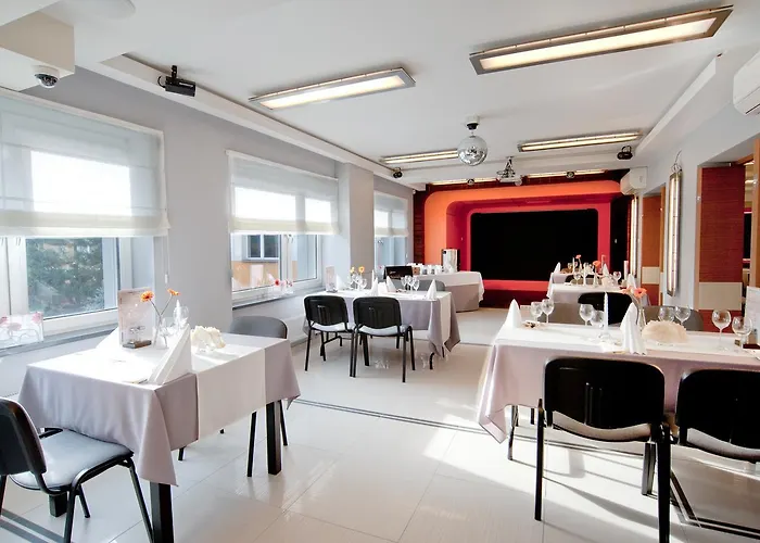 Mloda Europa Hotel *